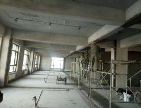 2018年万科地产哈尔滨项目部办公室现场施工照片。